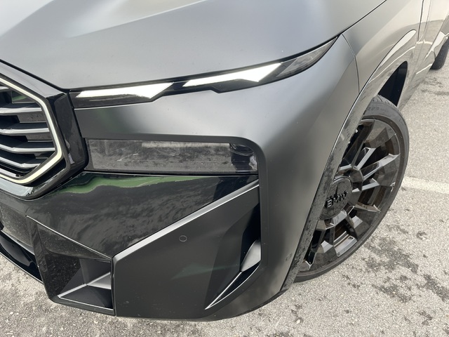 BMW XM XM color Negro. Año 2025. 480KW(653CV). Híbrido Electro/Gasolina. En concesionario Novomóvil Oleiros de Coruña