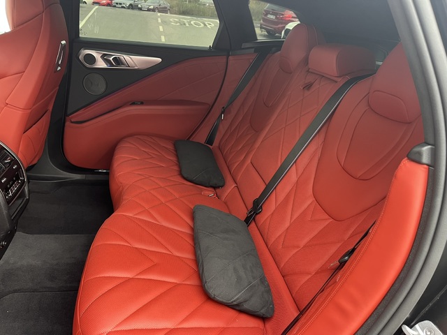 BMW XM XM color Negro. Año 2025. 480KW(653CV). Híbrido Electro/Gasolina. En concesionario Novomóvil Oleiros de Coruña