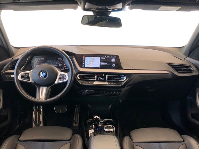BMW Serie 1 118d color Azul. Año 2024. 110KW(150CV). Diésel. En concesionario Vehinter Getafe de Madrid
