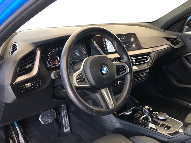 BMW Serie 1 118d color Azul. Año 2024. 110KW(150CV). Diésel. En concesionario Vehinter Getafe de Madrid
