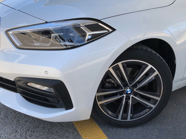 BMW Serie 1 118d color Blanco. Año 2022. 110KW(150CV). Diésel. En concesionario Auto Premier, S.A. - MADRID de Madrid