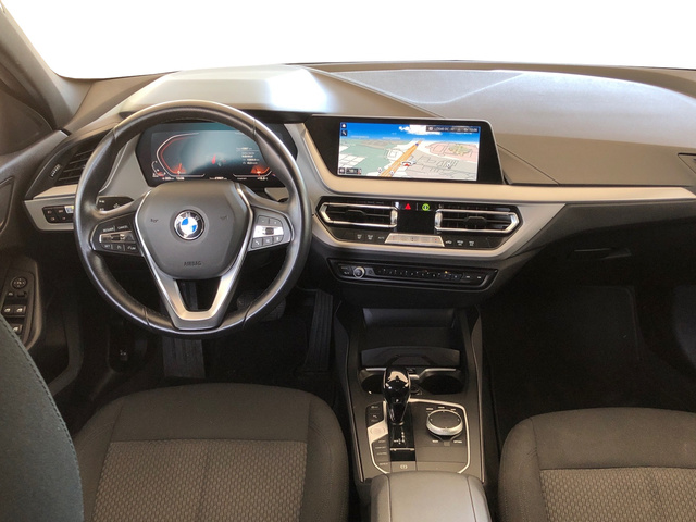 BMW Serie 1 118d color Blanco. Año 2022. 110KW(150CV). Diésel. En concesionario Auto Premier, S.A. - MADRID de Madrid