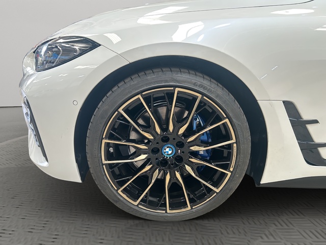 BMW i4 M50 color Blanco. Año 2023. 400KW(544CV). Eléctrico. En concesionario FINESTRAT Automoviles Fersan, S.A. de Alicante