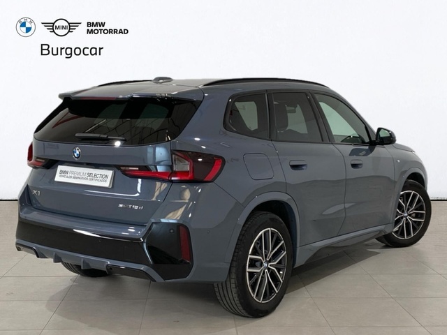 BMW X1 sDrive18d color Gris. Año 2023. 110KW(150CV). Diésel. En concesionario Burgocar (Bmw y Mini) de Burgos