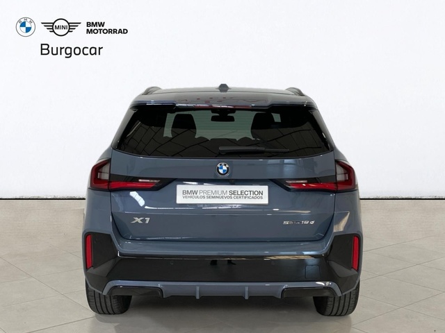 BMW X1 sDrive18d color Gris. Año 2023. 110KW(150CV). Diésel. En concesionario Burgocar (Bmw y Mini) de Burgos