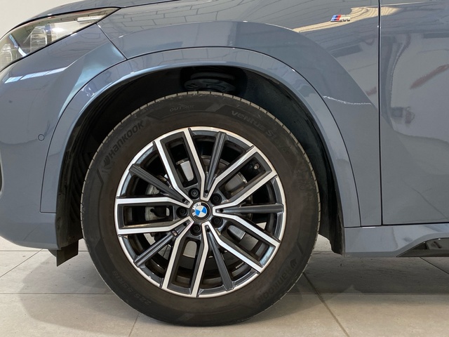 BMW X1 sDrive18d color Gris. Año 2023. 110KW(150CV). Diésel. En concesionario Burgocar (Bmw y Mini) de Burgos