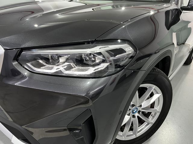 BMW X3 xDrive30e color Gris. Año 2023. 215KW(292CV). Híbrido Electro/Gasolina. En concesionario Unicars Ponent de Lleida
