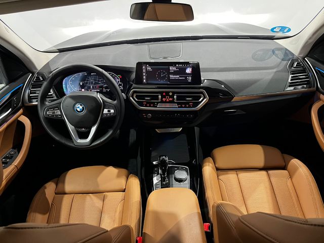 BMW X3 xDrive30e color Gris. Año 2023. 215KW(292CV). Híbrido Electro/Gasolina. En concesionario Unicars Ponent de Lleida