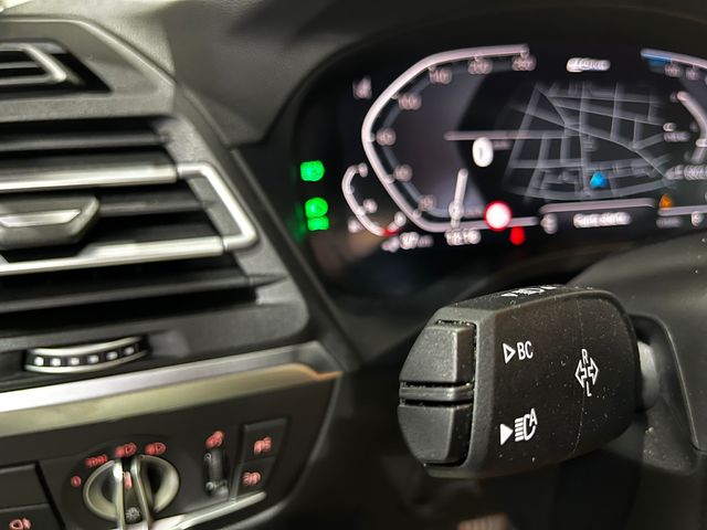 BMW X3 xDrive30e color Gris. Año 2023. 215KW(292CV). Híbrido Electro/Gasolina. En concesionario Unicars Ponent de Lleida