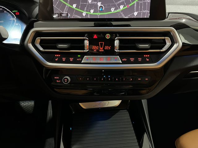 BMW X3 xDrive30e color Gris. Año 2023. 215KW(292CV). Híbrido Electro/Gasolina. En concesionario Unicars Ponent de Lleida