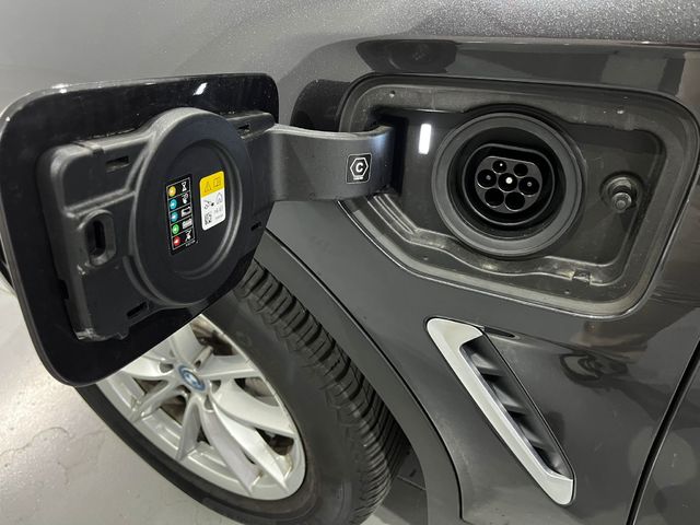 BMW X3 xDrive30e color Gris. Año 2023. 215KW(292CV). Híbrido Electro/Gasolina. En concesionario Unicars Ponent de Lleida