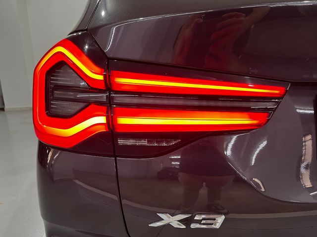 BMW X3 xDrive30e color Gris. Año 2023. 215KW(292CV). Híbrido Electro/Gasolina. En concesionario Unicars Ponent de Lleida