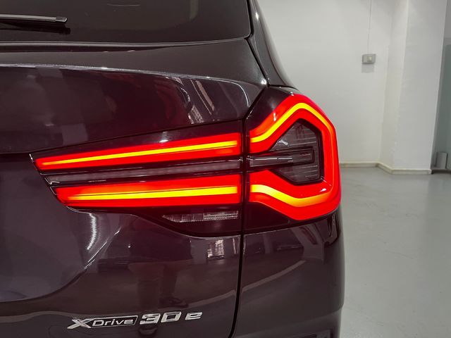 BMW X3 xDrive30e color Gris. Año 2023. 215KW(292CV). Híbrido Electro/Gasolina. En concesionario Unicars Ponent de Lleida