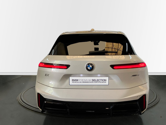 BMW iX xDrive45 color Blanco. Año 2025. 300KW(408CV). Eléctrico. En concesionario Proa Premium Palma de Illes Balears