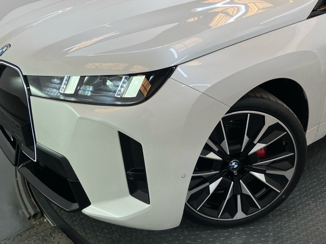 BMW iX xDrive45 color Blanco. Año 2025. 300KW(408CV). Eléctrico. En concesionario Proa Premium Palma de Illes Balears