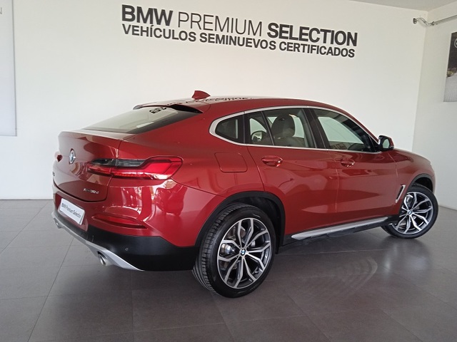 BMW X4 xDrive30d color Rojo. Año 2021. 210KW(286CV). Diésel. En concesionario ALBAMOCION CIUDAD REAL  de Ciudad Real