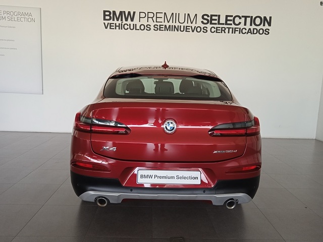 BMW X4 xDrive30d color Rojo. Año 2021. 210KW(286CV). Diésel. En concesionario ALBAMOCION CIUDAD REAL  de Ciudad Real
