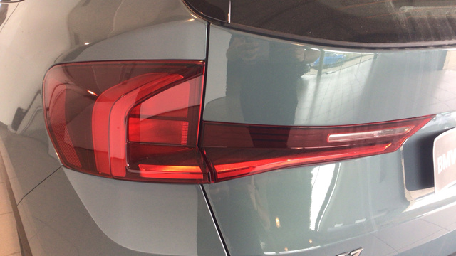 BMW X1 xDrive25e color Verde. Año 2025. 180KW(245CV). Híbrido Electro/Gasolina. En concesionario BYmyCAR Madrid - Alcalá de Madrid