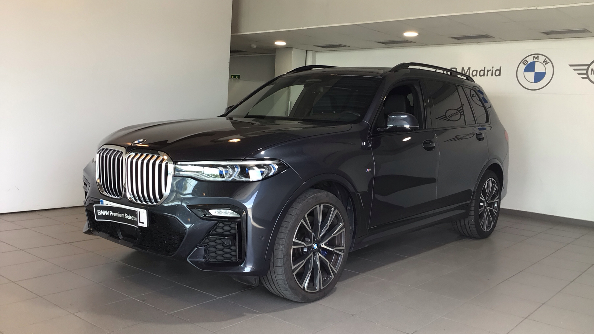 BMW X7 xDrive40i color Gris. Año 2019. 250KW(340CV). Gasolina. En concesionario BYmyCAR Madrid - Alcalá de Madrid