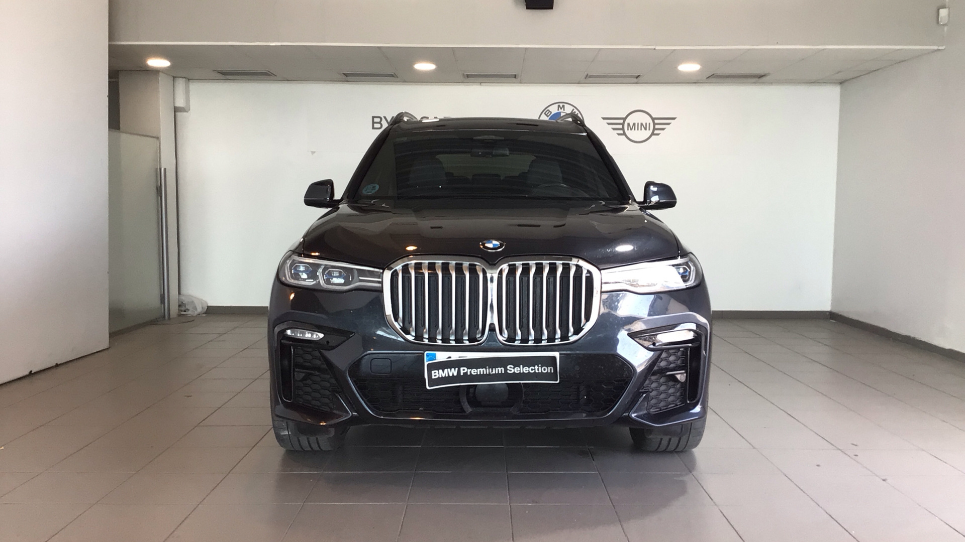 BMW X7 xDrive40i color Gris. Año 2019. 250KW(340CV). Gasolina. En concesionario BYmyCAR Madrid - Alcalá de Madrid