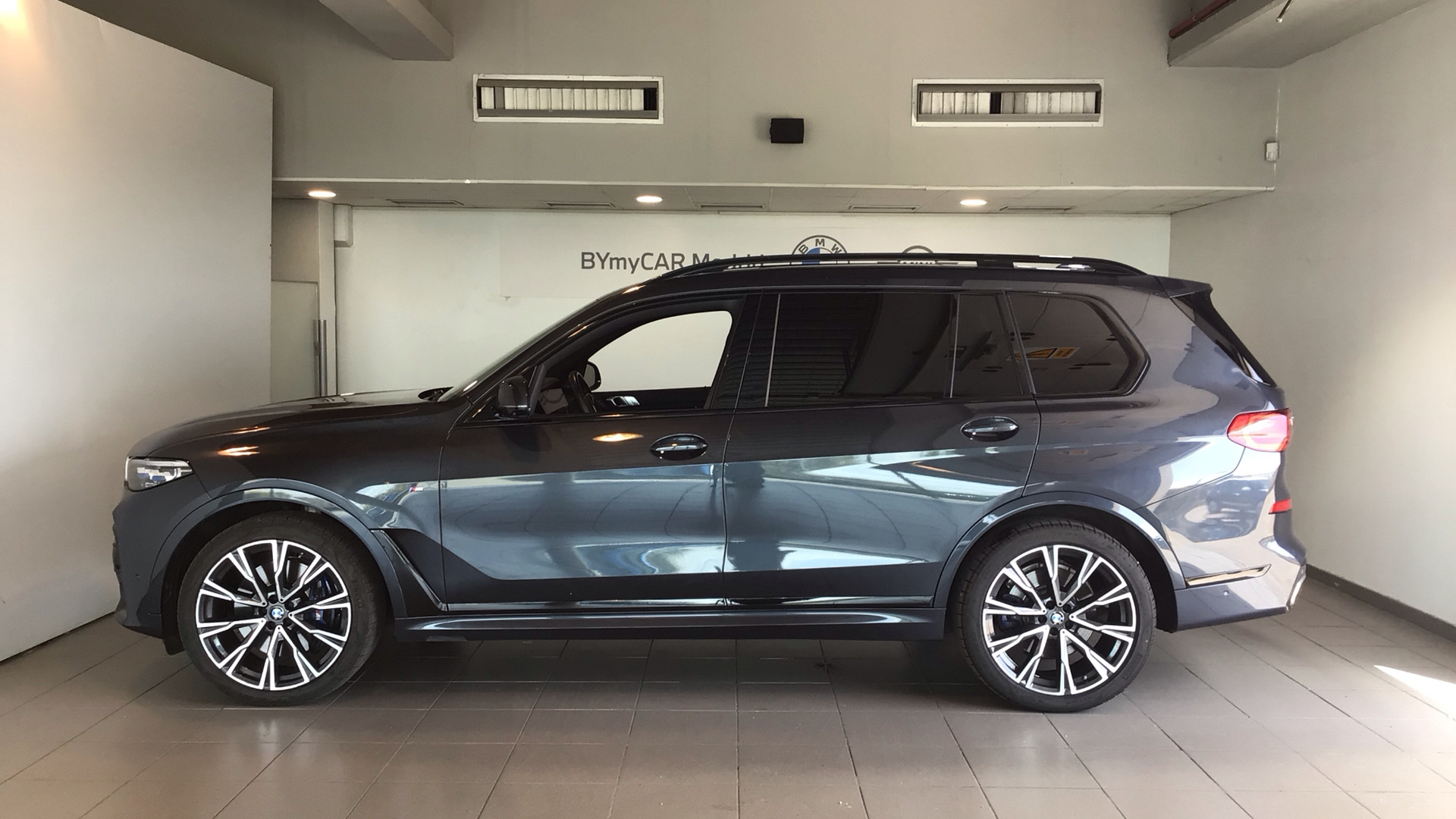 BMW X7 xDrive40i color Gris. Año 2019. 250KW(340CV). Gasolina. En concesionario BYmyCAR Madrid - Alcalá de Madrid