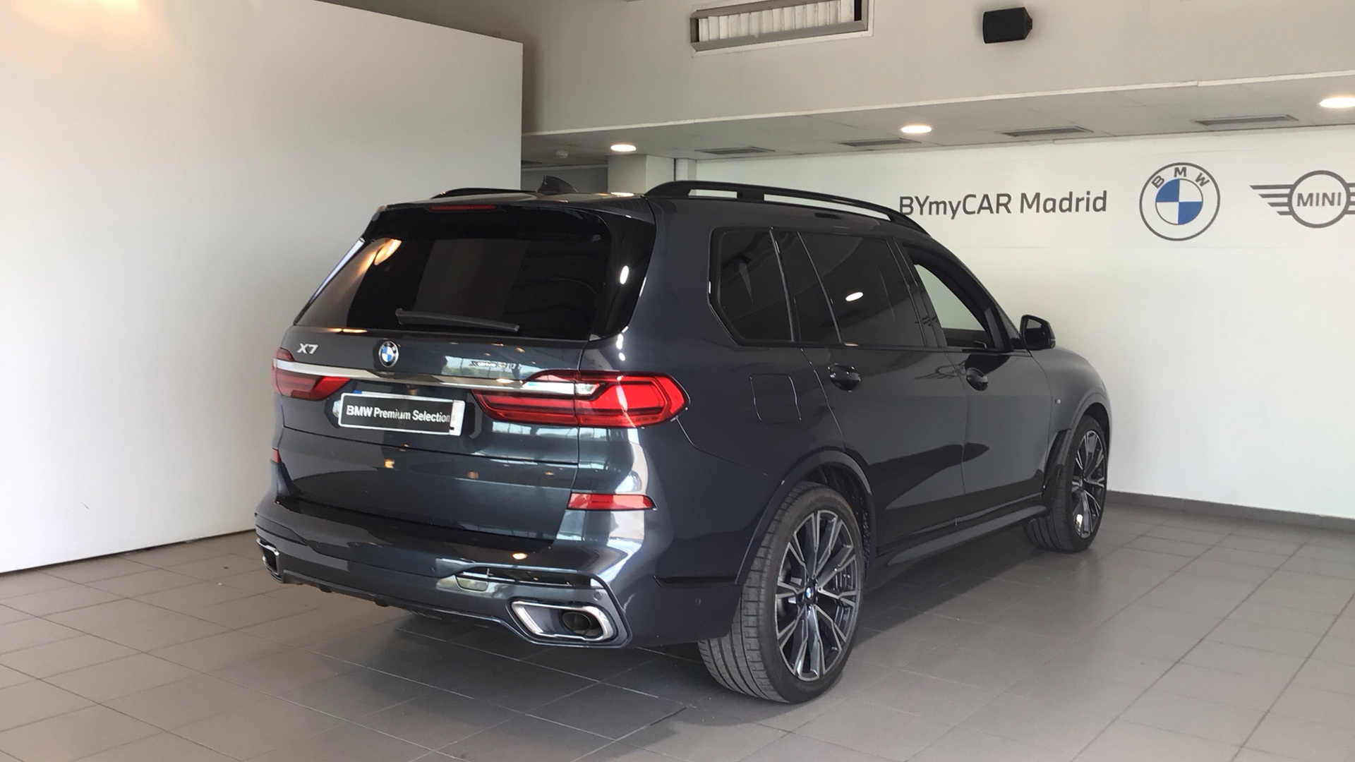 BMW X7 xDrive40i color Gris. Año 2019. 250KW(340CV). Gasolina. En concesionario BYmyCAR Madrid - Alcalá de Madrid