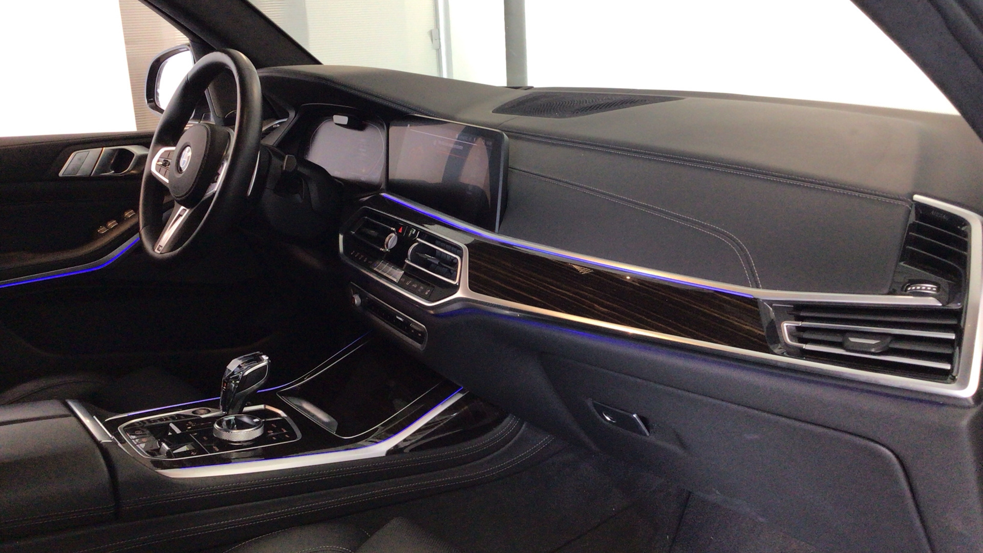 BMW X7 xDrive40i color Gris. Año 2019. 250KW(340CV). Gasolina. En concesionario BYmyCAR Madrid - Alcalá de Madrid