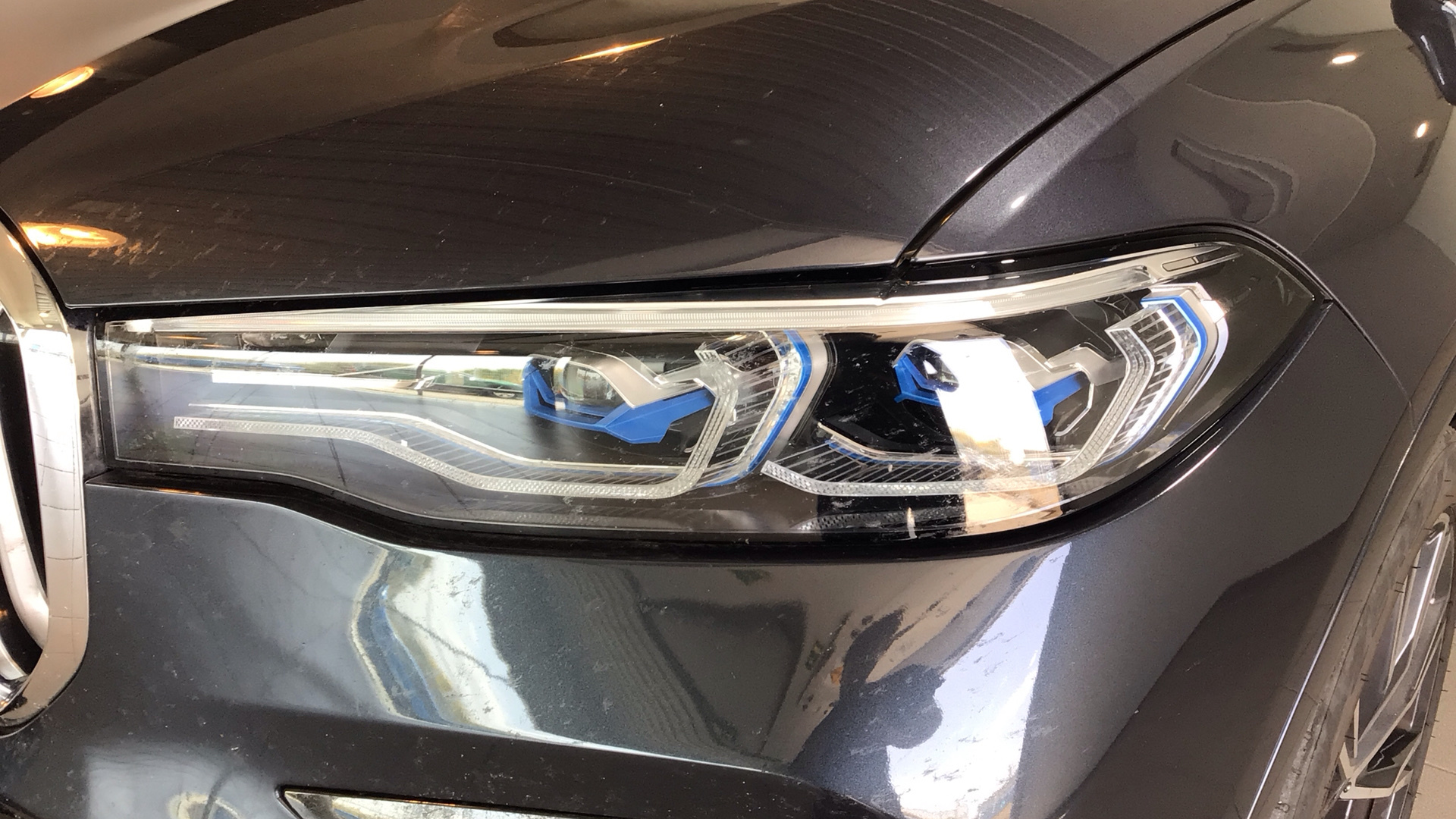 BMW X7 xDrive40i color Gris. Año 2019. 250KW(340CV). Gasolina. En concesionario BYmyCAR Madrid - Alcalá de Madrid