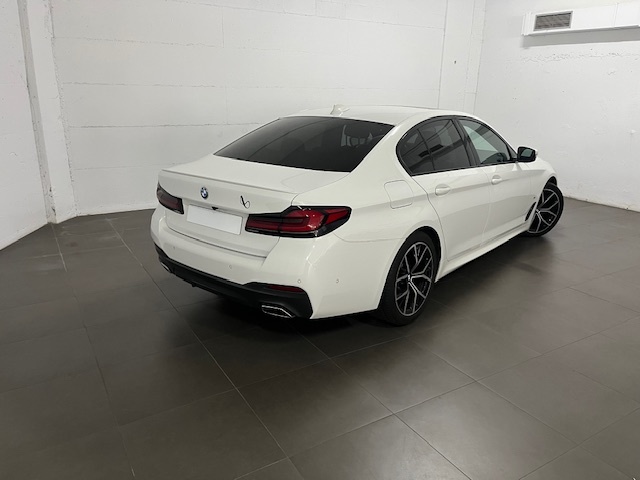 BMW Serie 5 540d color Blanco. Año 2021. 250KW(340CV). Diésel. En concesionario Amiocar S.A. de Coruña