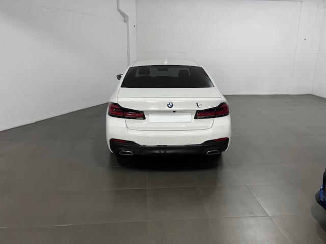BMW Serie 5 540d color Blanco. Año 2021. 250KW(340CV). Diésel. En concesionario Amiocar S.A. de Coruña