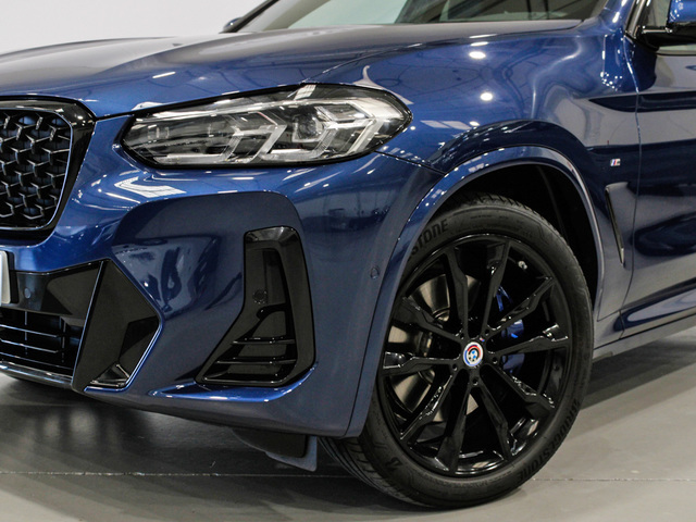 BMW X4 xDrive20d color Azul. Año 2023. 140KW(190CV). Diésel. En concesionario Barcelona Premium -- GRAN VIA de Barcelona