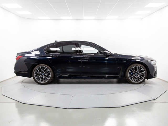 BMW Serie 7 740d color Negro. Año 2022. 250KW(340CV). Diésel. En concesionario Móvil Begar Alicante de Alicante