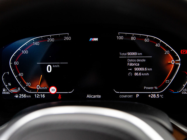 BMW Serie 7 740d color Negro. Año 2022. 250KW(340CV). Diésel. En concesionario Móvil Begar Alicante de Alicante