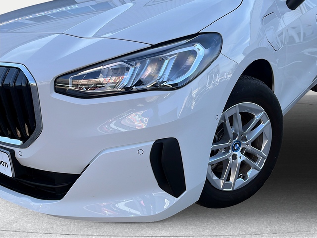 BMW Serie 2 225e Active Tourer color Blanco. Año 2023. 180KW(245CV). Híbrido Electro/Gasolina. En concesionario Ilbira Motor | Granada de Granada