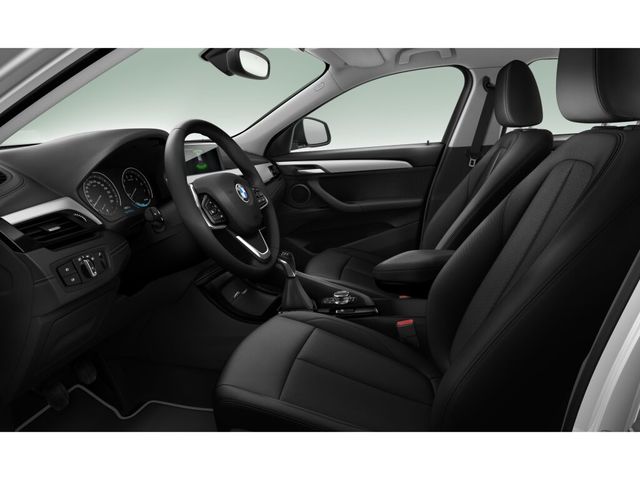 BMW X2 sDrive18i color Blanco. Año 2022. 103KW(140CV). Gasolina. En concesionario San Rafael Motor, S.L. de Córdoba