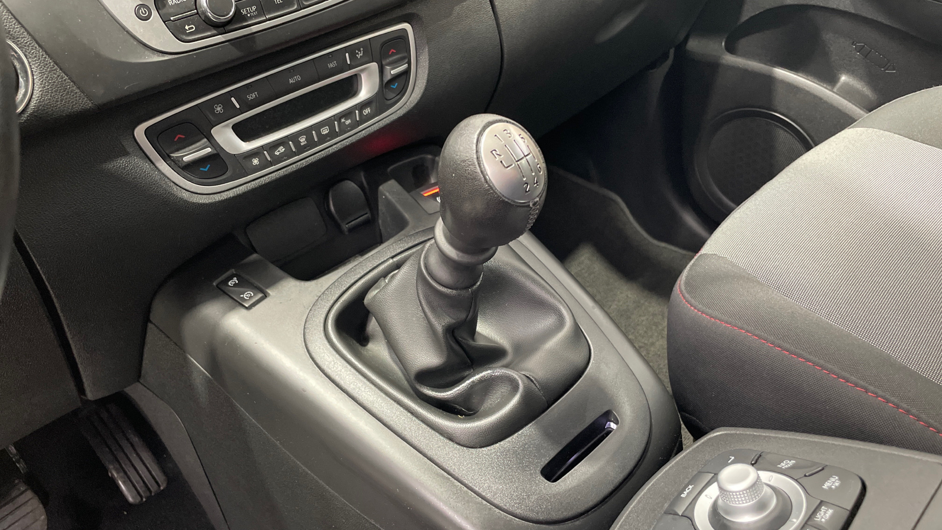 Renault Grand Scenic TCe 115 - 17