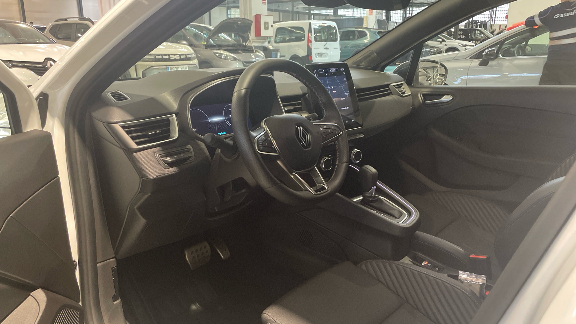 Renault Clio E-Tech 145 - 8