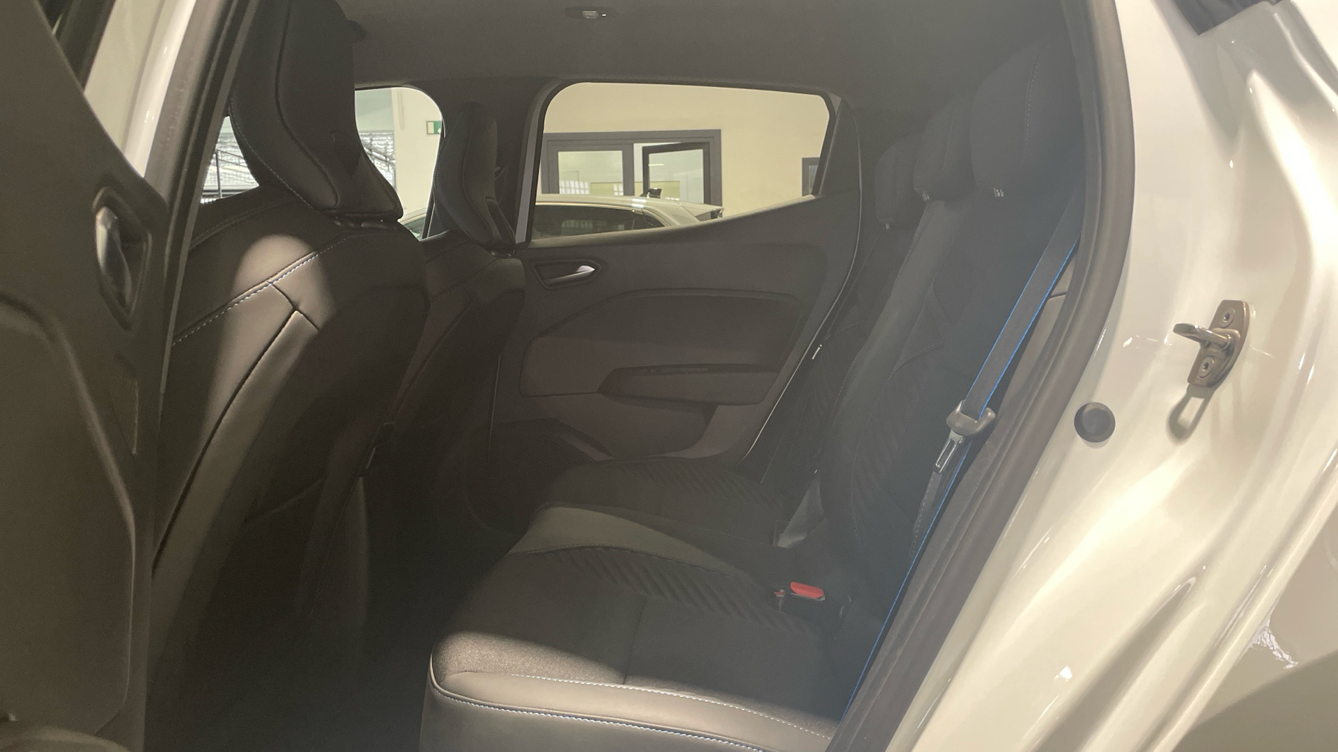 Renault Clio E-Tech 145 - 12
