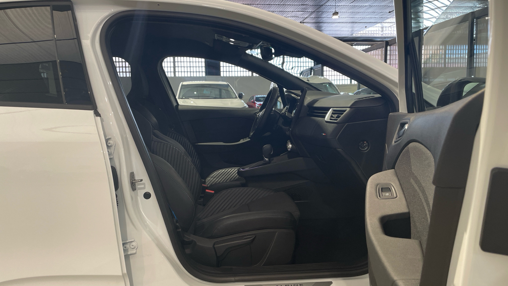 Renault Clio E-Tech 145 - 13