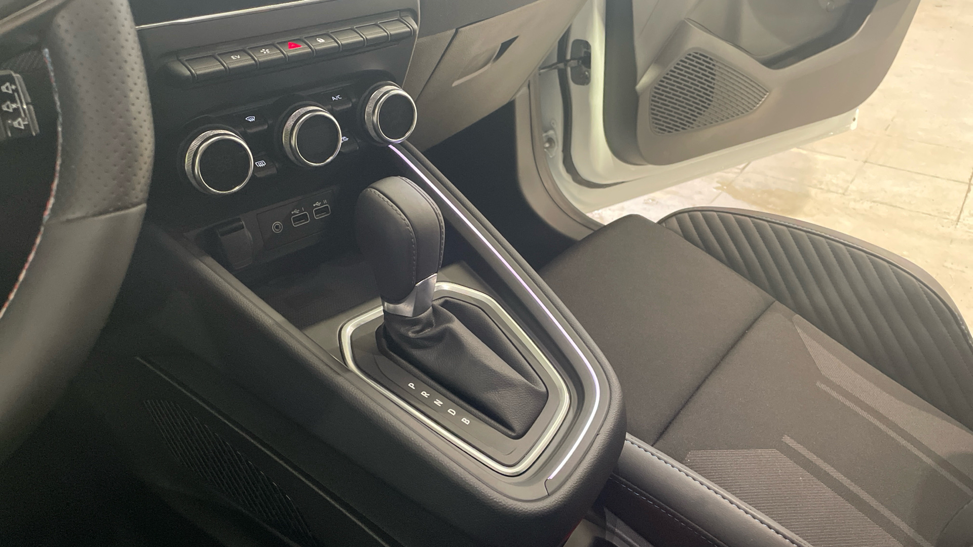 Renault Clio E-Tech 145 - 17