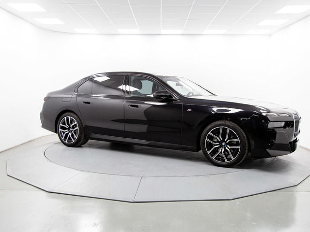 BMW Serie 7 740d color Negro. Año 2023. 220KW(299CV). Diésel. En concesionario Móvil Begar Alicante de Alicante