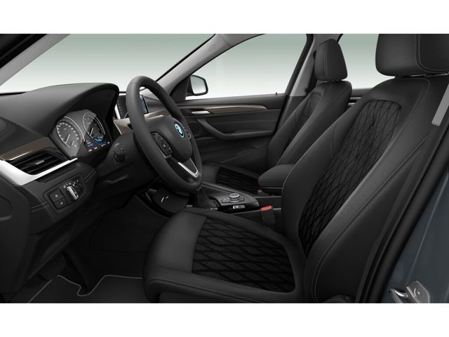 BMW X1 xDrive25e color Gris. Año 2022. 162KW(220CV). Híbrido Electro/Gasolina. En concesionario Proa Premium Palma de Baleares