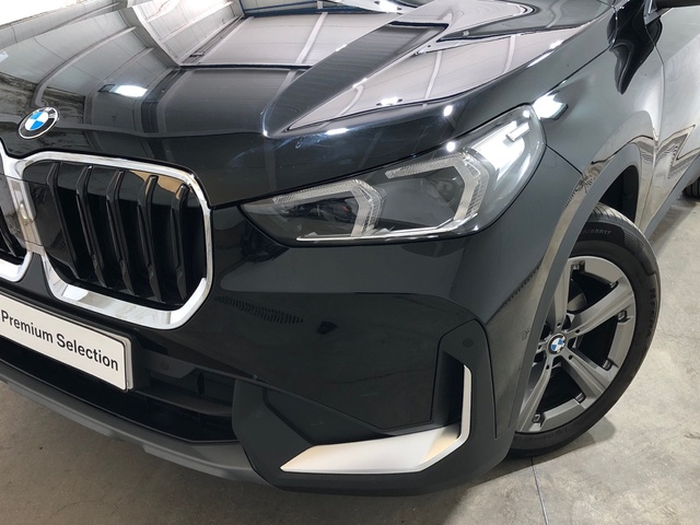 BMW X1 sDrive18d color Negro. Año 2024. 110KW(150CV). Diésel. En concesionario Movilnorte El Plantio de Madrid