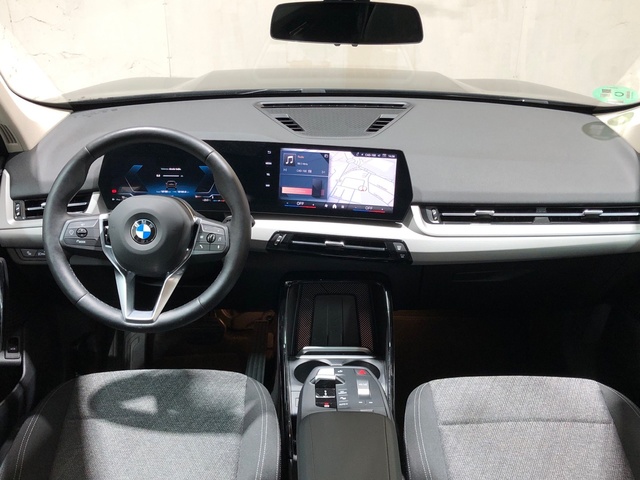BMW X1 sDrive18d color Negro. Año 2024. 110KW(150CV). Diésel. En concesionario Movilnorte El Plantio de Madrid