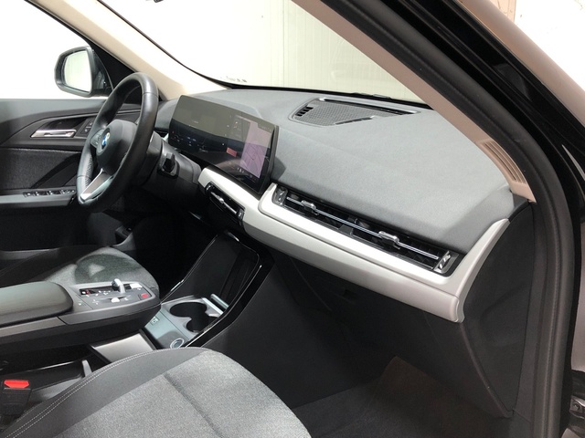 BMW X1 sDrive18d color Negro. Año 2024. 110KW(150CV). Diésel. En concesionario Movilnorte El Plantio de Madrid
