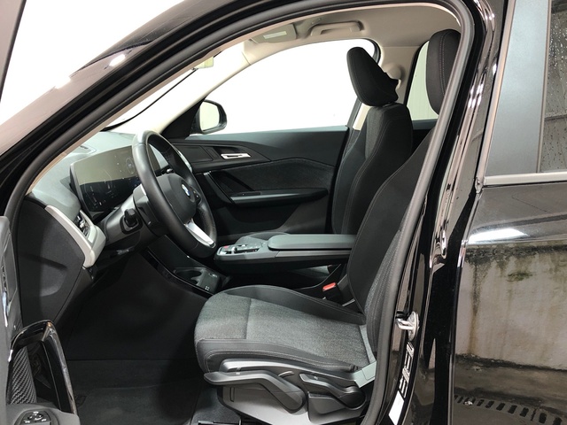 BMW X1 sDrive18d color Negro. Año 2024. 110KW(150CV). Diésel. En concesionario Movilnorte El Plantio de Madrid