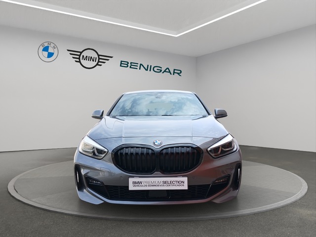 BMW Serie 1 118d color Gris. Año 2023. 110KW(150CV). Diésel. En concesionario GANDIA Automoviles Fersan, S.A. de Valencia