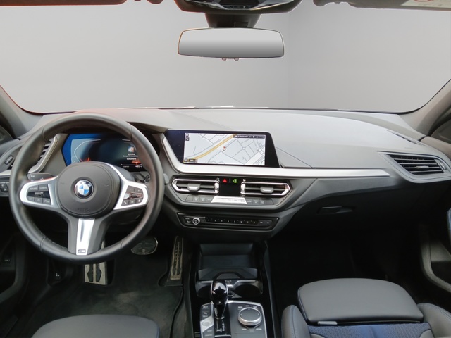 BMW Serie 1 118d color Gris. Año 2023. 110KW(150CV). Diésel. En concesionario GANDIA Automoviles Fersan, S.A. de Valencia