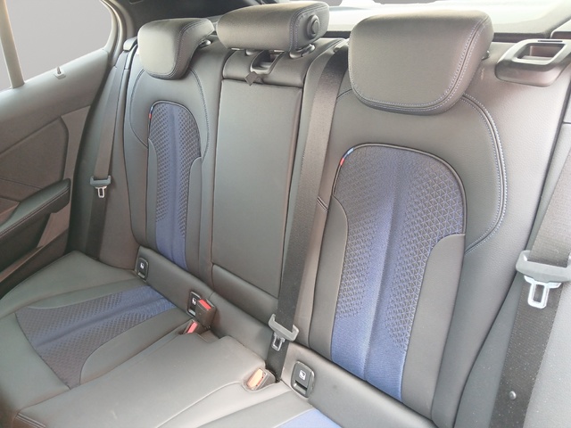 BMW Serie 1 118d color Gris. Año 2023. 110KW(150CV). Diésel. En concesionario GANDIA Automoviles Fersan, S.A. de Valencia