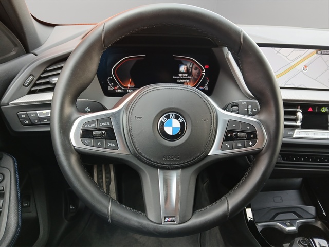 BMW Serie 1 118d color Gris. Año 2023. 110KW(150CV). Diésel. En concesionario GANDIA Automoviles Fersan, S.A. de Valencia